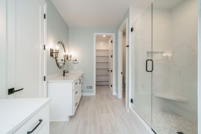 6490 N Shore Cove, Richland, MI 49083