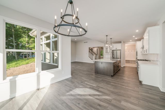 6490 N Shore Cove, Richland, MI 49083