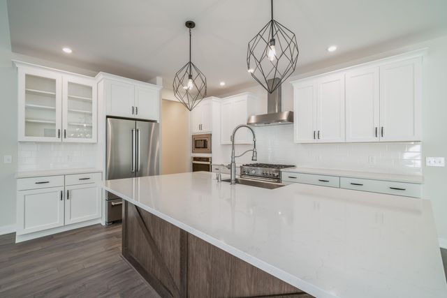 6490 N Shore Cove, Richland, MI 49083