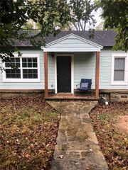 231 E Huntsville Road, Fayetteville, AR 72701