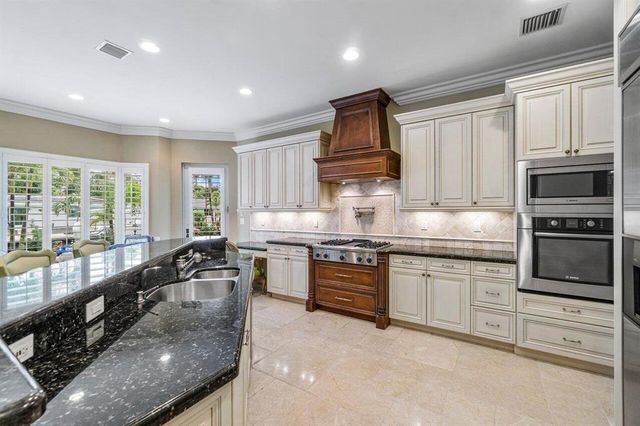 2221 NE 48th Court, Lighthouse Point, FL 33064