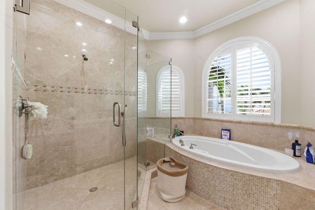2221 NE 48th Court, Lighthouse Point, FL 33064