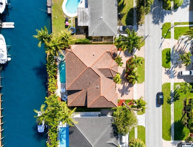 2221 NE 48th Court, Lighthouse Point, FL 33064