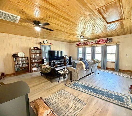 74 Freedom Ln, Winchester, TN 37398