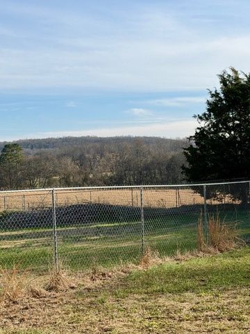 74 Freedom Ln, Winchester, TN 37398