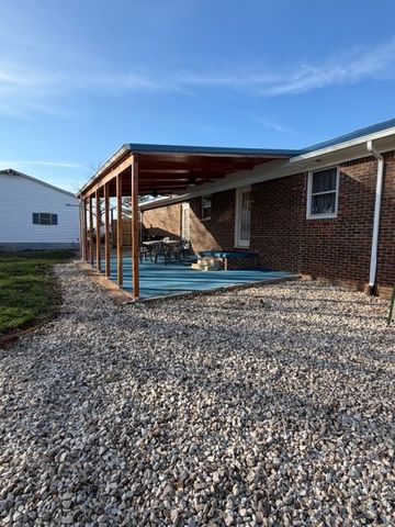 74 Freedom Ln, Winchester, TN 37398