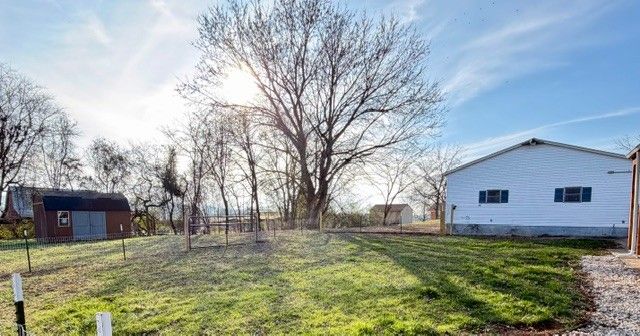 74 Freedom Ln, Winchester, TN 37398
