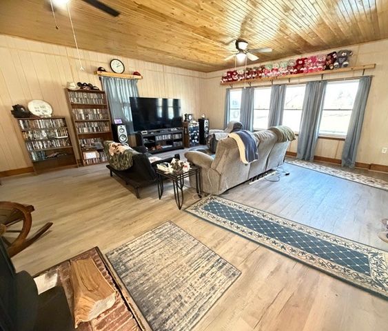 74 Freedom Ln, Winchester, TN 37398