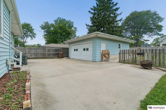 6420 Lexington Avenue, Lincoln, NE 68505