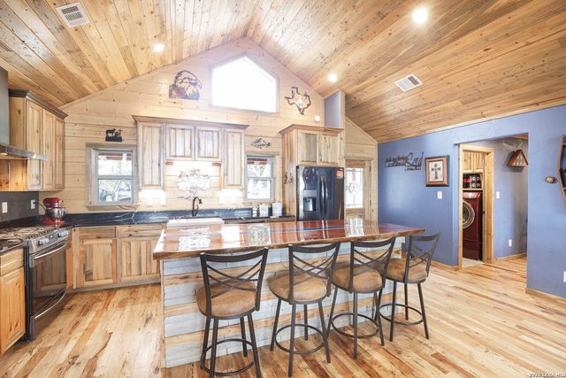 313 Timber Ridge, Pipe Creek, TX 78063