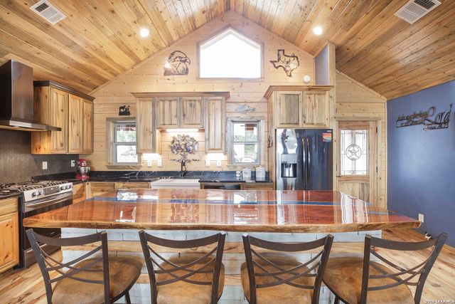 313 Timber Ridge, Pipe Creek, TX 78063