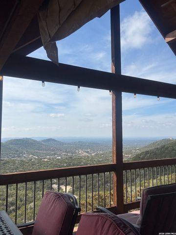 313 Timber Ridge, Pipe Creek, TX 78063