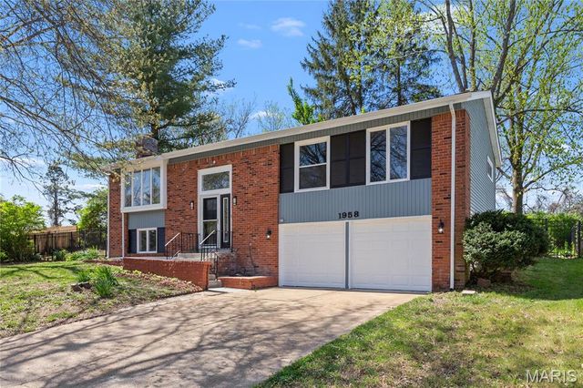 1958 Cathedral Hill Drive, St Louis, MO 63138