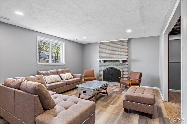 1958 Cathedral Hill Drive, St Louis, MO 63138