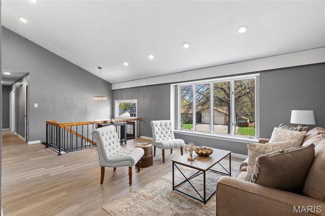 1958 Cathedral Hill Drive, St Louis, MO 63138