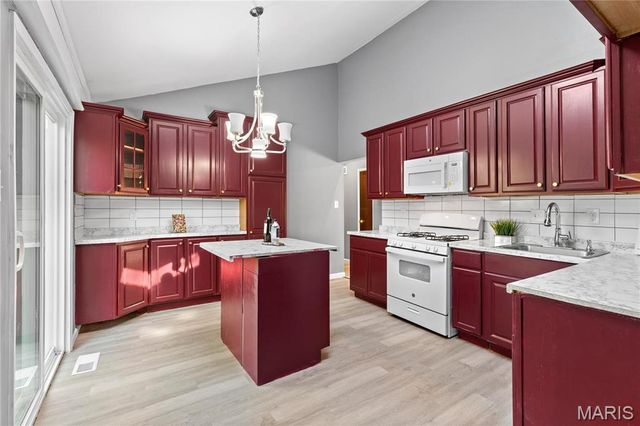 1958 Cathedral Hill Drive, St Louis, MO 63138