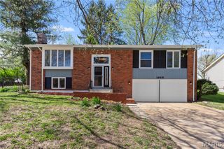 1958 Cathedral Hill Drive, St Louis, MO 63138