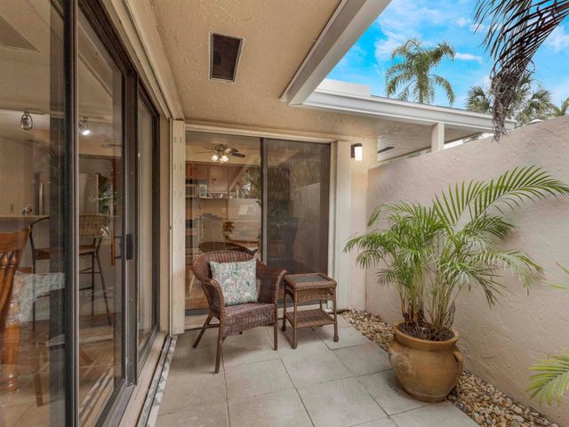 6 S Lakeshore Drive, Hypoluxo, FL 33462