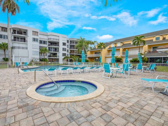 6 S Lakeshore Drive, Hypoluxo, FL 33462