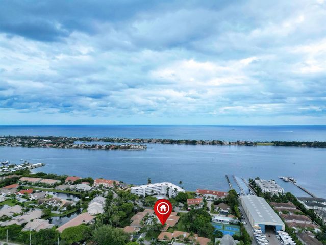 6 S Lakeshore Drive, Hypoluxo, FL 33462