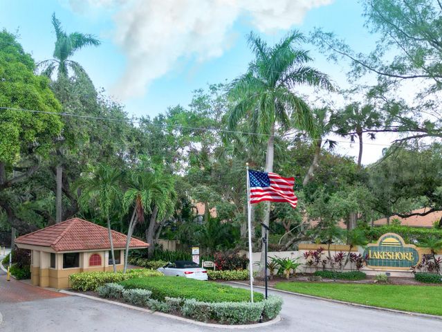 6 S Lakeshore Drive, Hypoluxo, FL 33462