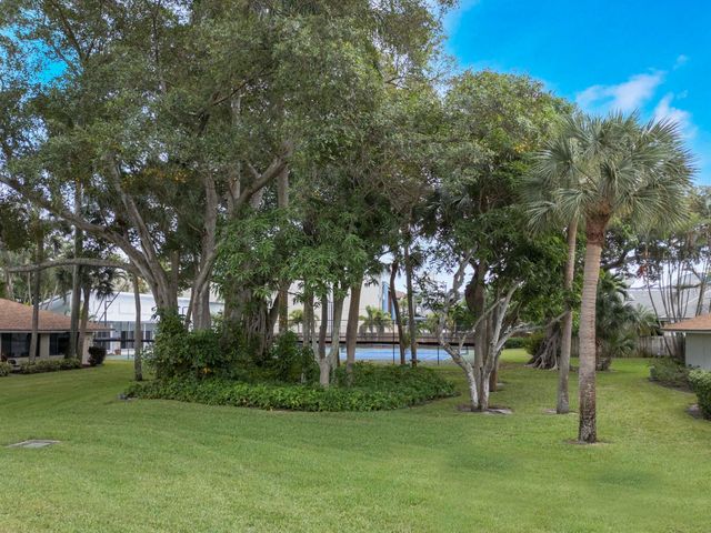 6 S Lakeshore Drive, Hypoluxo, FL 33462