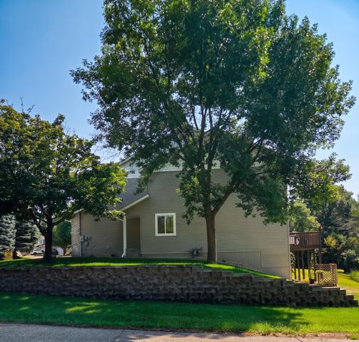 497 Pleasant Lane, Chaska, MN 55318