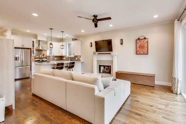 857 N Hermitage Avenue 2, Chicago, IL 60622