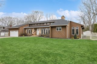 3 Harbor Road, Hampton Bays, NY 11946
