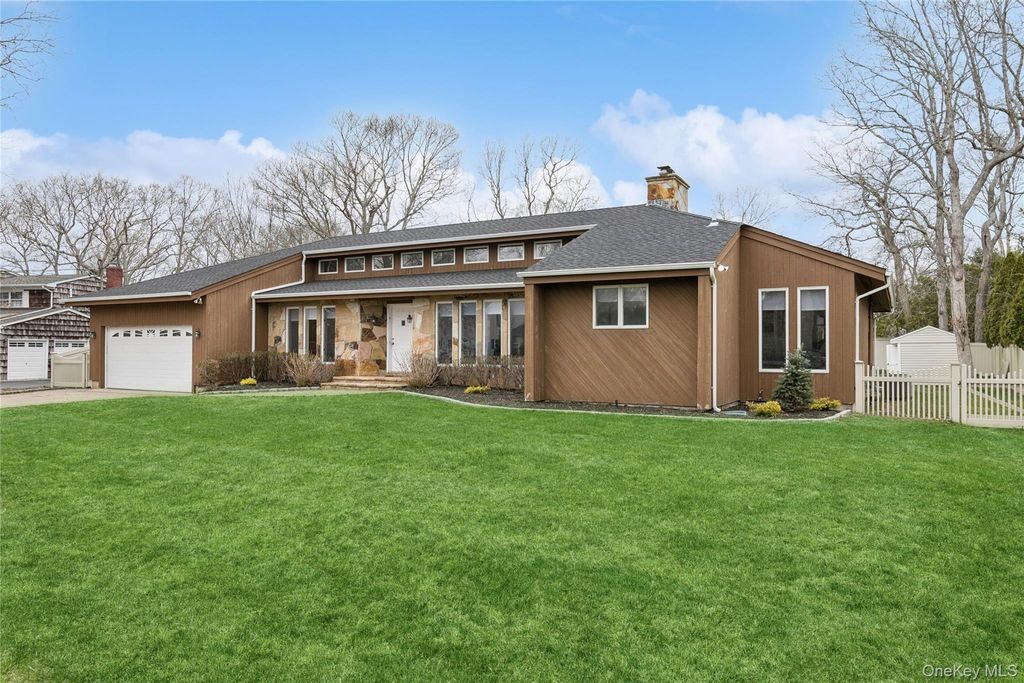 3 Harbor Road, Hampton Bays, NY 11946