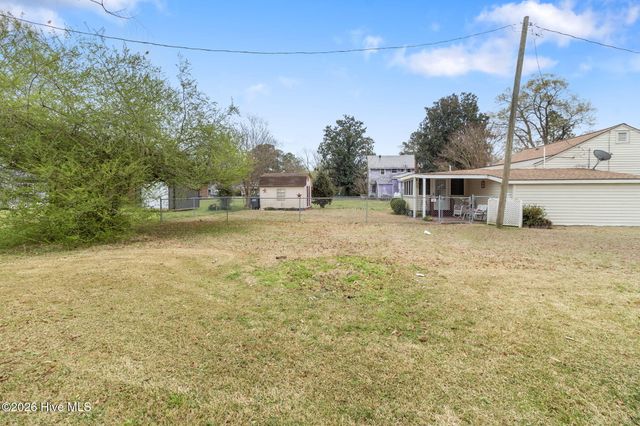 404 N Massey Street, Selma, NC 27576