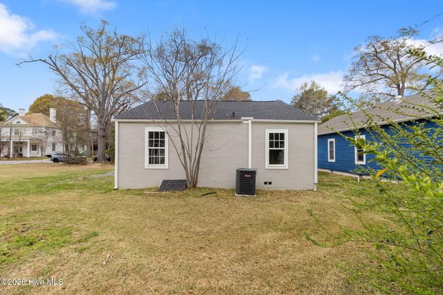 404 N Massey Street, Selma, NC 27576