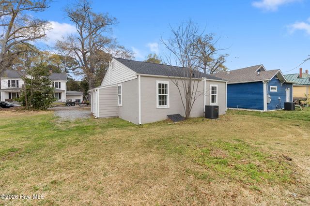 404 N Massey Street, Selma, NC 27576