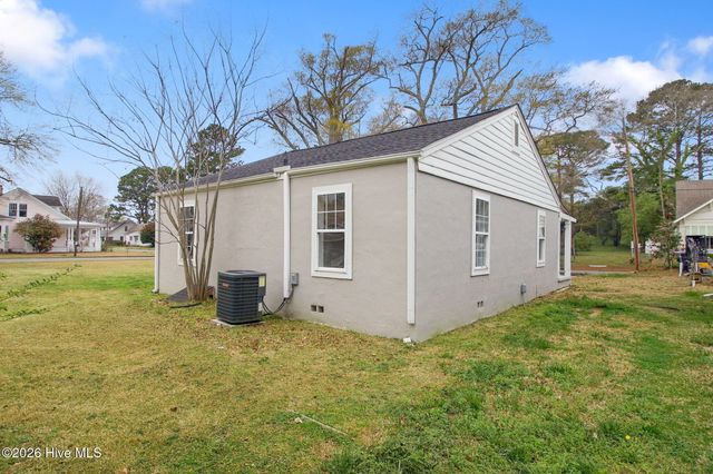 404 N Massey Street, Selma, NC 27576