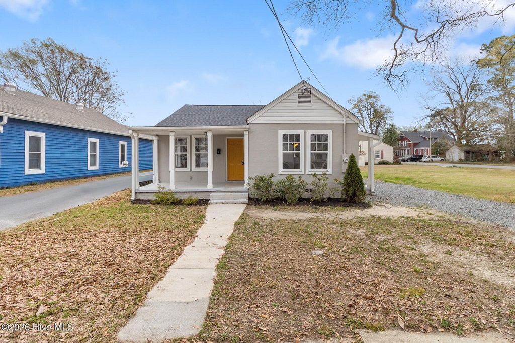 404 N Massey Street, Selma, NC 27576