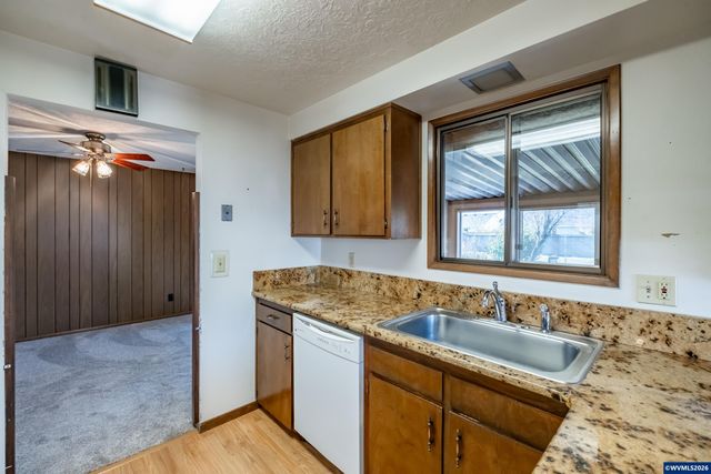 309 S Columbia Dr, Woodburn, OR 97071