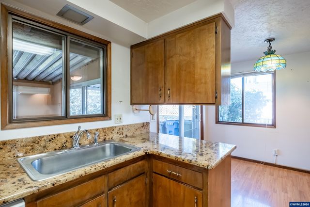 309 S Columbia Dr, Woodburn, OR 97071