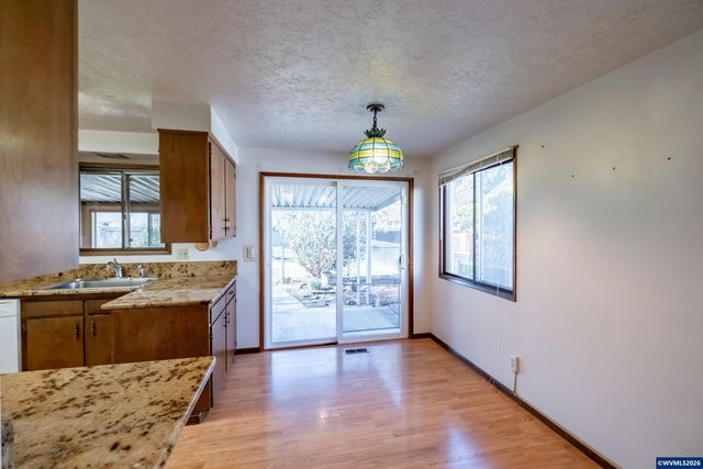 309 S Columbia Dr, Woodburn, OR 97071