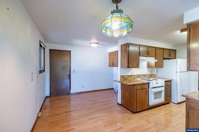 309 S Columbia Dr, Woodburn, OR 97071