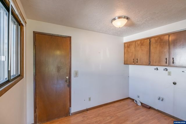 309 S Columbia Dr, Woodburn, OR 97071