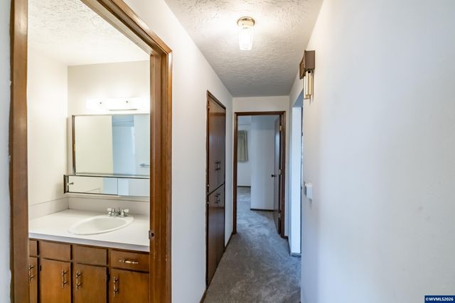 309 S Columbia Dr, Woodburn, OR 97071