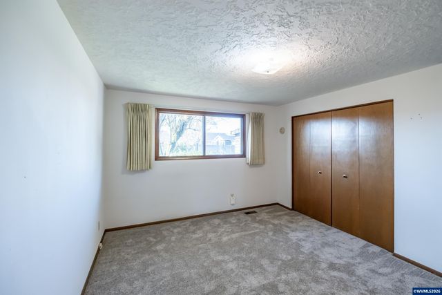 309 S Columbia Dr, Woodburn, OR 97071