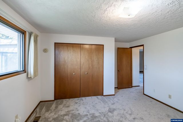 309 S Columbia Dr, Woodburn, OR 97071