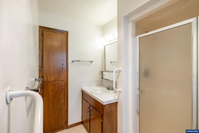 309 S Columbia Dr, Woodburn, OR 97071