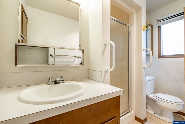 309 S Columbia Dr, Woodburn, OR 97071