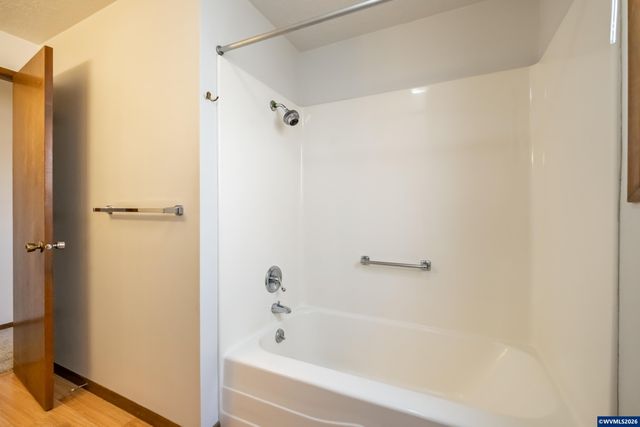 309 S Columbia Dr, Woodburn, OR 97071