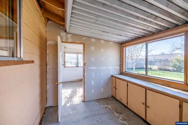 309 S Columbia Dr, Woodburn, OR 97071