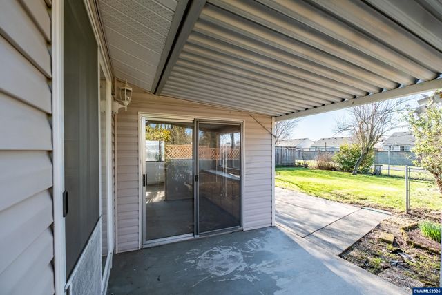 309 S Columbia Dr, Woodburn, OR 97071