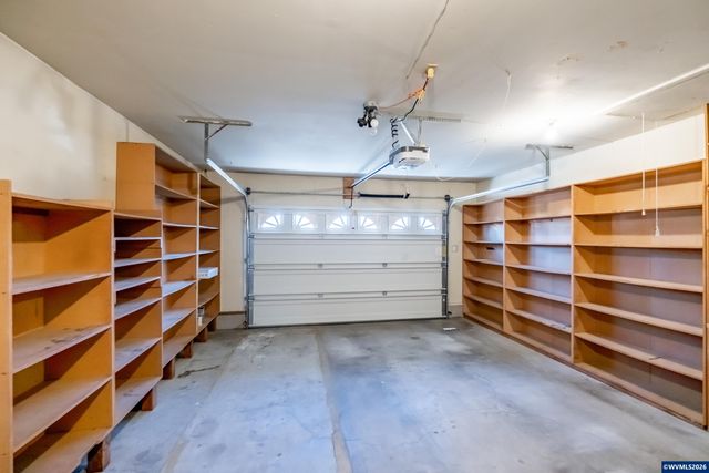 309 S Columbia Dr, Woodburn, OR 97071