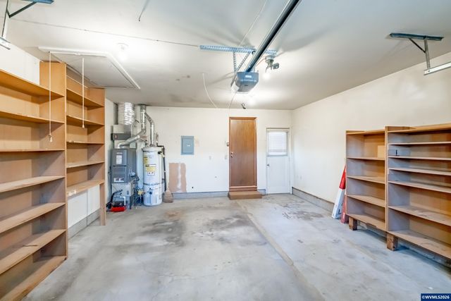 309 S Columbia Dr, Woodburn, OR 97071